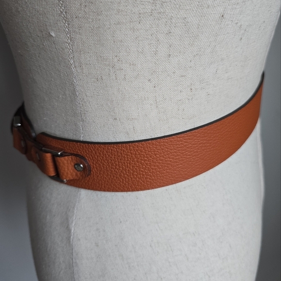 BCBGMaxAzria,‎ Cognac Brown Pebble Leather Buckle Statement Belt, Size Small